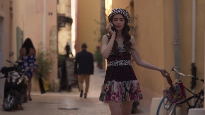 Emily_in_Paris_S02E02_Do_You_Know_the_Way_to_St_Tropez_1080p_NF_WEB-DL_DDP5_1_x264-TEPES_0323.jpg