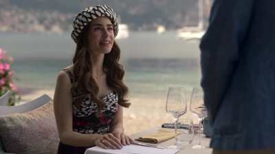 Emily_in_Paris_S02E02_Do_You_Know_the_Way_to_St_Tropez_1080p_NF_WEB-DL_DDP5_1_x264-TEPES_0437.jpg