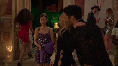 Emily_in_Paris_S02E02_Do_You_Know_the_Way_to_St_Tropez_1080p_NF_WEB-DL_DDP5_1_x264-TEPES_0794.jpg