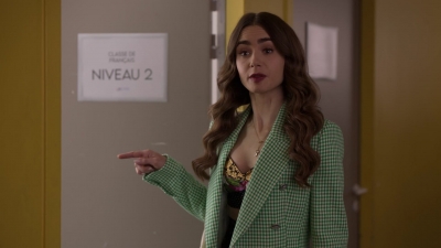 Emily_in_Paris_S02E04_1080p_WEBRip_x265-RARBG_0298.jpg