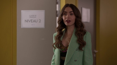Emily_in_Paris_S02E04_1080p_WEBRip_x265-RARBG_0305.jpg