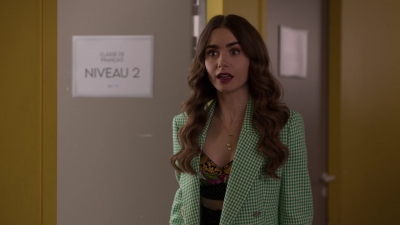 Emily_in_Paris_S02E04_1080p_WEBRip_x265-RARBG_0308.jpg