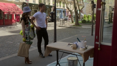Emily_in_Paris_S02E04_1080p_WEBRip_x265-RARBG_0642.jpg