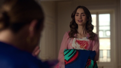 Emily_in_Paris_S02E10_1080p_WEBRip_x265-RARBG_1771.jpg