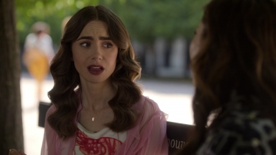 Emily_in_Paris_S02E10_1080p_WEBRip_x265-RARBG_1975.jpg