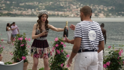 Emily_in_Paris_S02E02_Do_You_Know_the_Way_to_St_Tropez_1080p_NF_WEB-DL_DDP5_1_x264-TEPES_0489.jpg