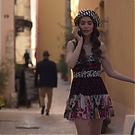 Emily_in_Paris_S02E02_Do_You_Know_the_Way_to_St_Tropez_1080p_NF_WEB-DL_DDP5_1_x264-TEPES_0323.jpg