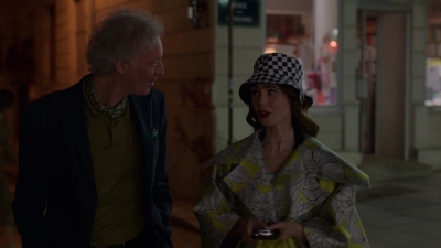 Emily_in_Paris_S02E04_1080p_WEBRip_x265-RARBG_1221.jpg