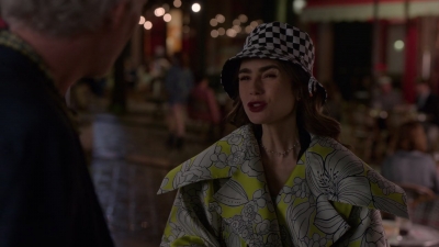 Emily_in_Paris_S02E04_1080p_WEBRip_x265-RARBG_1231.jpg