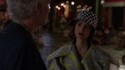 Emily_in_Paris_S02E04_1080p_WEBRip_x265-RARBG_1262.jpg