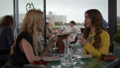 Emily_in_Paris_S02E05_1080p_WEBRip_x265-RARBG_1197.jpg