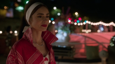 Emily_in_Paris_S02E05_1080p_WEBRip_x265-RARBG_1398.jpg
