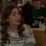 Emily_in_Paris_S02E08_Champagne_Problems_1080p_NF_WEB-DL_DDP5_1_x264-TEPES_0320.jpg