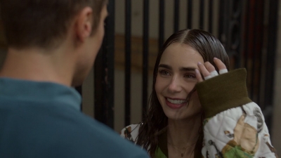 Emily_in_Paris_S02E03_1080p_WEBRip_x265-RARBG_0858.jpg