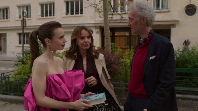 Emily_in_Paris_S02E03_1080p_WEBRip_x265-RARBG_1078.jpg