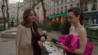 Emily_in_Paris_S02E03_1080p_WEBRip_x265-RARBG_1100.jpg