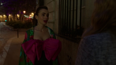 Emily_in_Paris_S02E03_1080p_WEBRip_x265-RARBG_1464.jpg